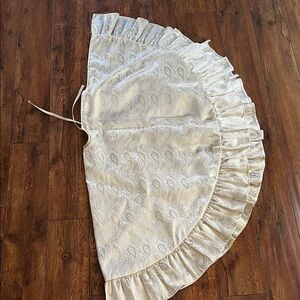 Macy's Cream Ruffled Tree Skirt